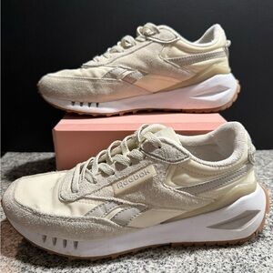 Reebok Cream Sneakers Retro-Inspired Design